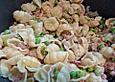Muschelnudeln mit Erbsen und Schinkenspeck