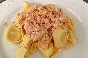 Tortelloni mit Lachs - Sahne - Sauce