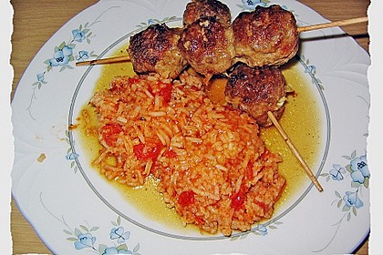Griechische Hackb&auml;llchenspie&szlig;e mit Fetakern und Tomatenreis 1