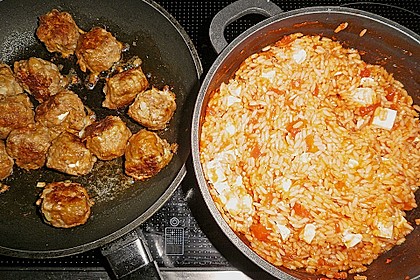 Griechische Hackb&auml;llchenspie&szlig;e mit Fetakern und Tomatenreis 9