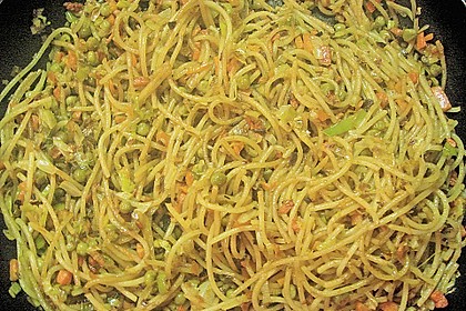 Gebratene Nudeln mit Gemüse, asiatisch 5