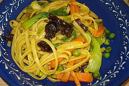 Gebratene Nudeln mit Gemüse, asiatisch 4