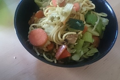 Gebratene Nudeln mit Gemüse, asiatisch 7