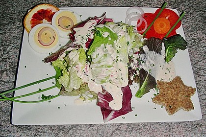Salatsauce mit einem leichten Blutorangengeschmack f&uuml;r Blattsalate