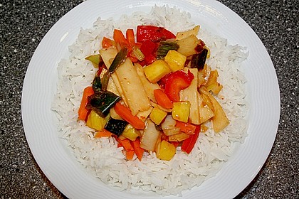 Asiatisch - scharfe Gem&uuml;sepfanne mit Ananas