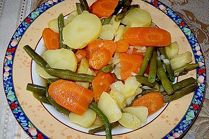 Kartoffelsalat mit Bohnen und M&ouml;hren 1
