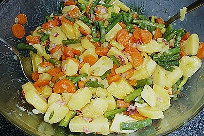 Kartoffelsalat mit Bohnen und M&ouml;hren 2