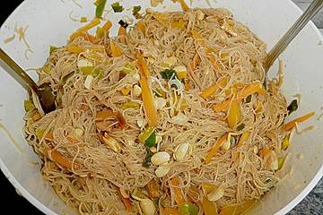 Chinesischer Glasnudelsalat