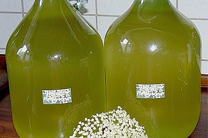 Holunderblütensirup 11