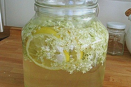Holunderblütensirup 2