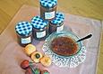 Erdbeer - Aprikosen - Konfit&uuml;re mit Mandelkrokant