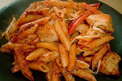 Nudelauflauf mit Paprika und Hähnchen / Pute 3
