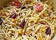 Spaghettisalat mit roten Bohnen und Mais