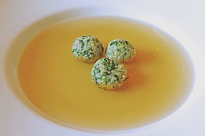 Klare Tomatensuppe mit Petersilienklößchen 3