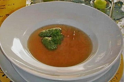 Klare Tomatensuppe mit Petersilienklößchen 15