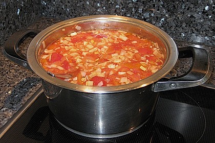 Klare Tomatensuppe mit Petersilienklößchen 13