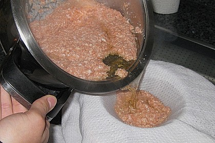 Klare Tomatensuppe mit Petersilienklößchen 21