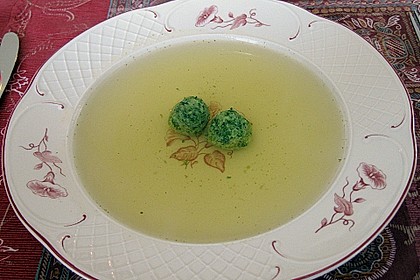 Klare Tomatensuppe mit Petersilienklößchen 9