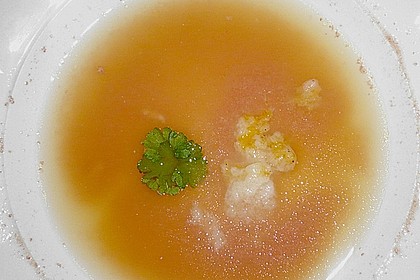 Klare Tomatensuppe mit Petersilienklößchen 16