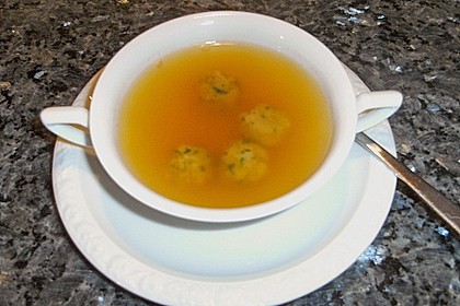 Klare Tomatensuppe mit Petersilienklößchen 11