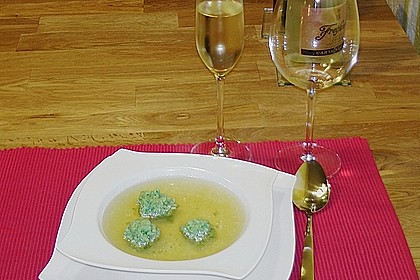 Klare Tomatensuppe mit Petersilienklößchen 8