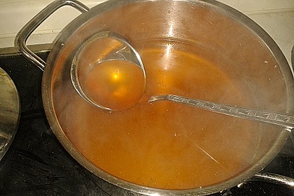 Klare Tomatensuppe mit Petersilienklößchen 14