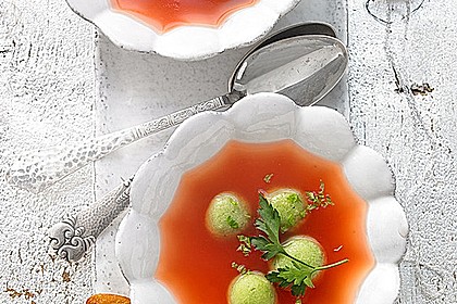 Klare Tomatensuppe mit Petersilienklößchen 2