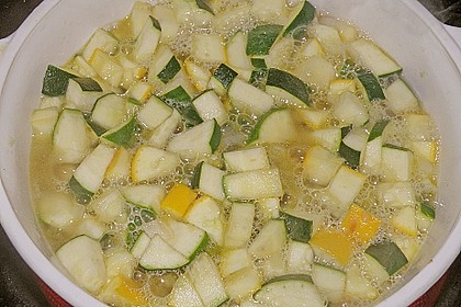 Ibu's kalte Zucchini - Joghurt - Suppe 7