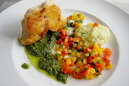 Steinbei&szlig;erkarbonade mit gr&uuml;ner Sauce, buntem Gem&uuml;se und Knoblauch - Kartoffelbrei