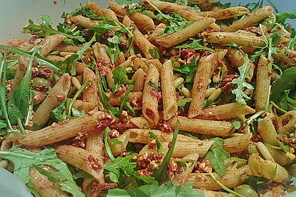 Mediterraner Nudelsalat