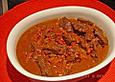 Hirschgulasch mit Schokolade und Chili