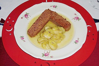 Lebkucheneis mit flambierten Bananen