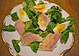 Feldsalat mit Ei und Forellenfilet