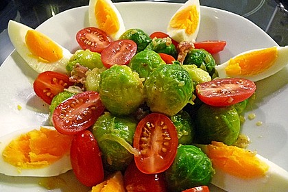 Rosenkohlsalat mit Eier und Speck 1