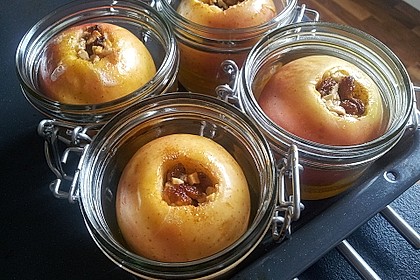 Ganzer Bratapfel im Glas 11