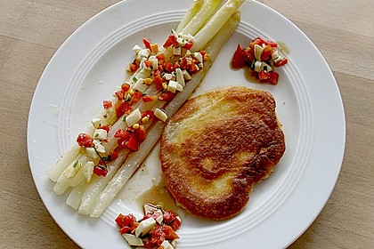 Spargel aus dem Ofen mit Hefe - Pfannk&uuml;chlein und Paprika - Vinaigrette