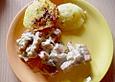 Pilzrahmkasseler mit R&ouml;stzwiebelkl&ouml;&szlig;en