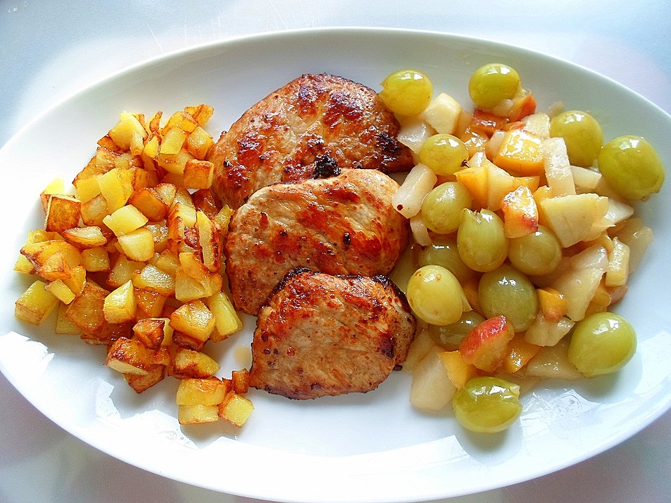 Schnitzel Wiener Art mit Bratkartoffeln und grandioser Pfeffersauce ...