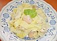 Bandnudeln mit einer Lachs - Frischk&auml;sesauce