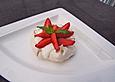 Australische Pavlova mit Creme double und Fr&uuml;chten