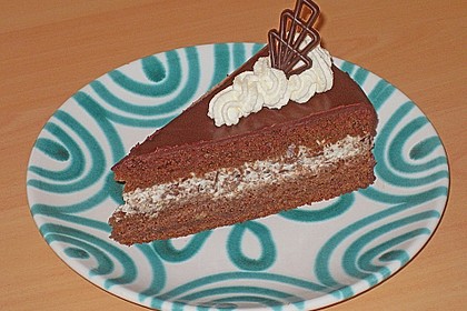Gef&uuml;llte Schoko - Nuss - Torte