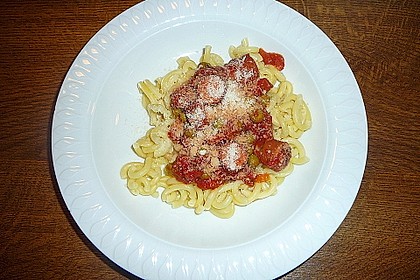 Gabelspaghetti mit W&uuml;rstchenragout 1