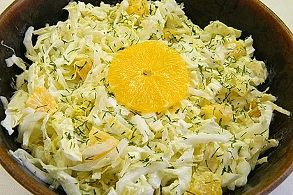Chinakohl mit Orangenwürfeln