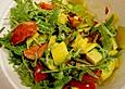 Mango - Avocado - Salat mit H&uuml;hnerstreifen, Rucola und Tomaten