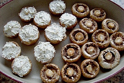Gef&uuml;llte Champignons mit Kr&auml;uterfrischk&auml;se