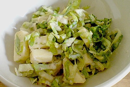 Endiviensalat mit Apfelst&uuml;ckchen