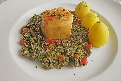 Ger&auml;ucherter Butterfisch auf  Gr&uuml;nkohl mit Pinkel und Paprika