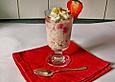 Sahnereis mit Erdbeeren
