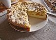 Saftiger K&auml;sekuchen mit Aprikosen und Streuseln