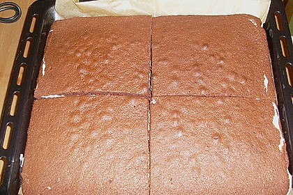 Schokokuchen mit Eierlik&ouml;rcremef&uuml;llung